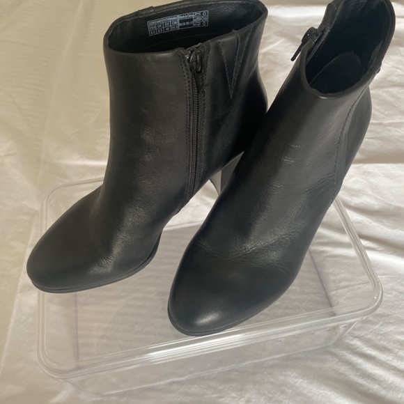 Vionic  Women's Kennedy Ankle Boot Black Size 8.5 - Picture 2 of 9